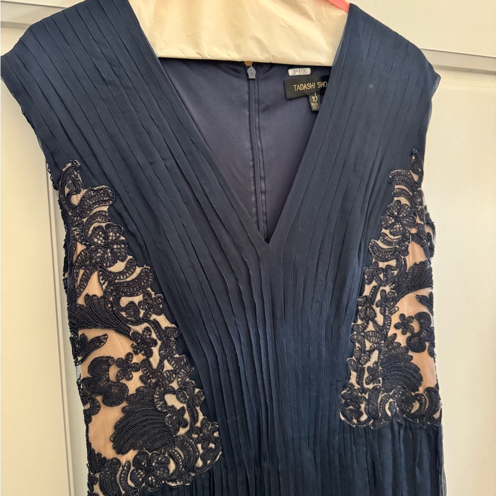 Women’s floor length Tadashi Shoji formal dress with lace overlay detail